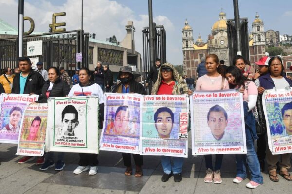 Padres de Ayotzinapa rechazan recomendación de la CNDH por exonerar al Ejército