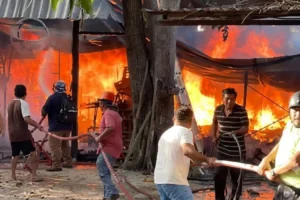 Incendio consume bodega y pista de baile en academia de danza en Calkiní