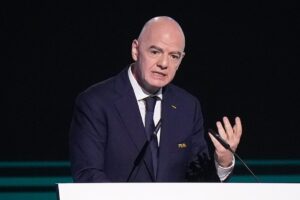 Trump admitió llamar a la FIFA para revisar tarjeta roja de Balogun; sanción fue modificada