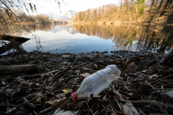 Estudiantes europeos generan datos sobre contaminación plástica en ríos