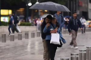 Protección Civil activa alertas naranja y amarilla por lluvias y granizo en las 16 alcaldías de la CDMX