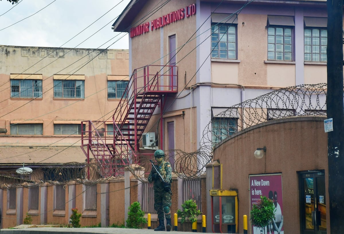 El jefe militar de Uganda ordena el cierre de seis medios independientes
