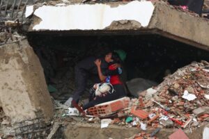 Aumentan a 4,333 los fallecidos por terremotos en Venezuela; México cierra misión humanitaria