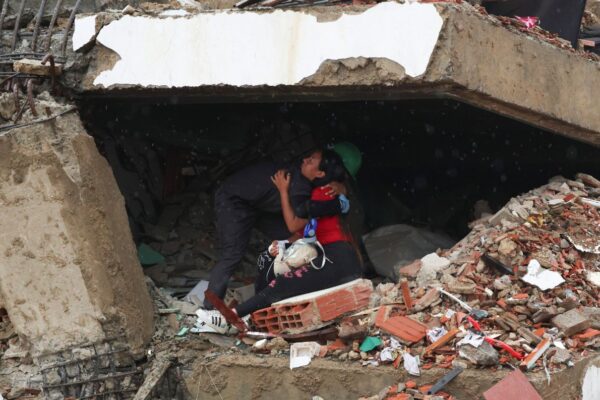 Aumentan a 4,333 los fallecidos por terremotos en Venezuela; México cierra misión humanitaria