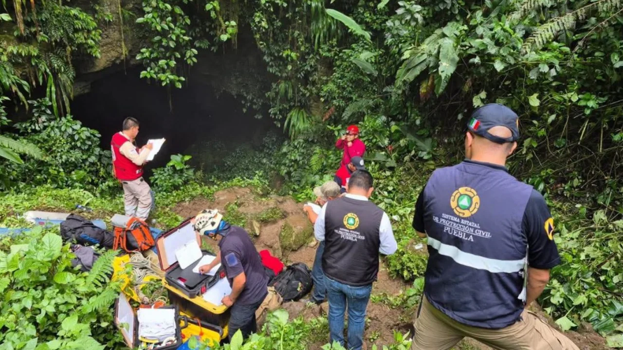 Finalizan labores de rescate en gruta de Puebla tras hallar último cuerpo