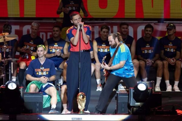 Arde Bogotá presenta ‘Manufacturas del club de la gente sola’ y confirma fecha en CDMX