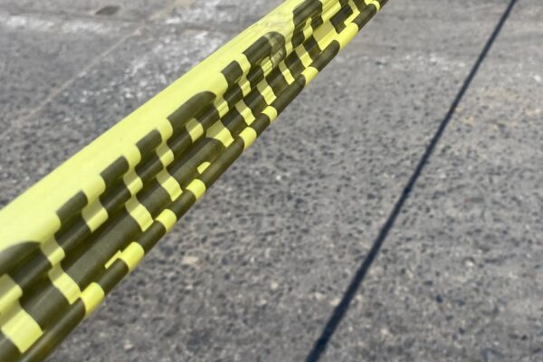 Amenazan a cirujano plástico en Tijuana con cabeza de cerdo y cartulina