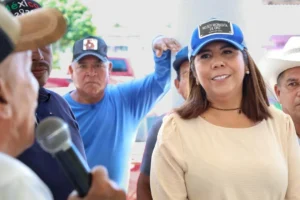 Alcaldesa de Huimanguillo dice a adulto mayor que ‘ya va de salida’ durante evento público