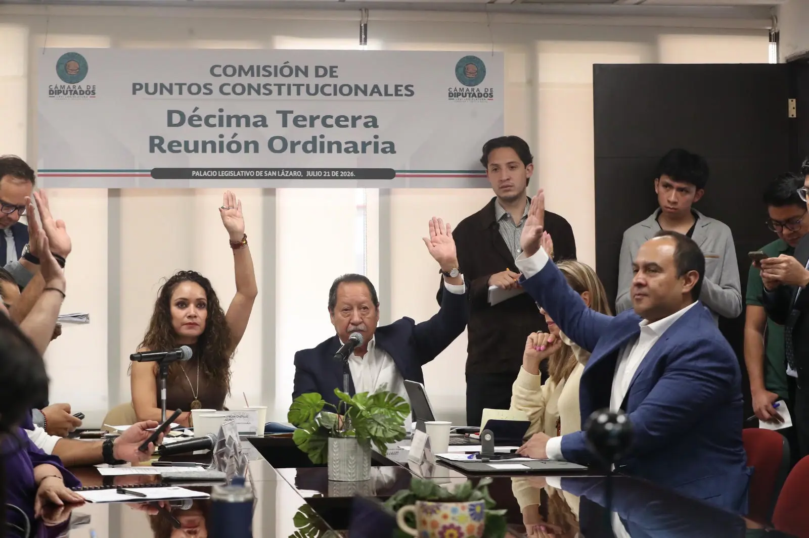 Comisión de Puntos Constitucionales atiende quejas de jubilados por decreto que limita pensiones
