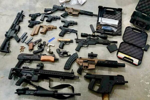 Decomisan cargamento de armas con destino a México