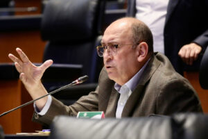 Presenta Rubén Moreira iniciativa para prohibir cancelación automática de vuelos de conexión