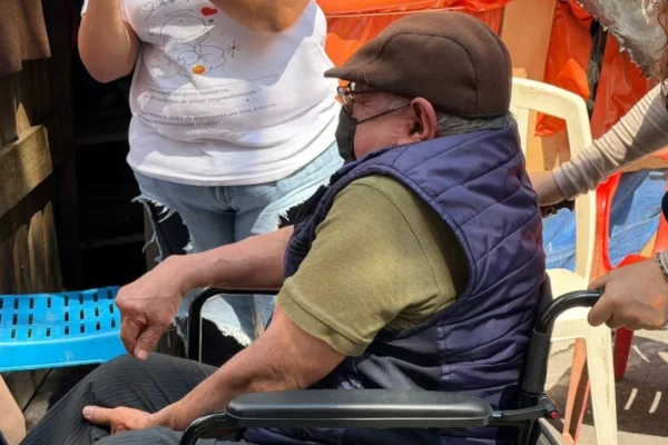 Entrega alcaldesa de Cuauhtémoc apoyos para la movilidad en domicilios