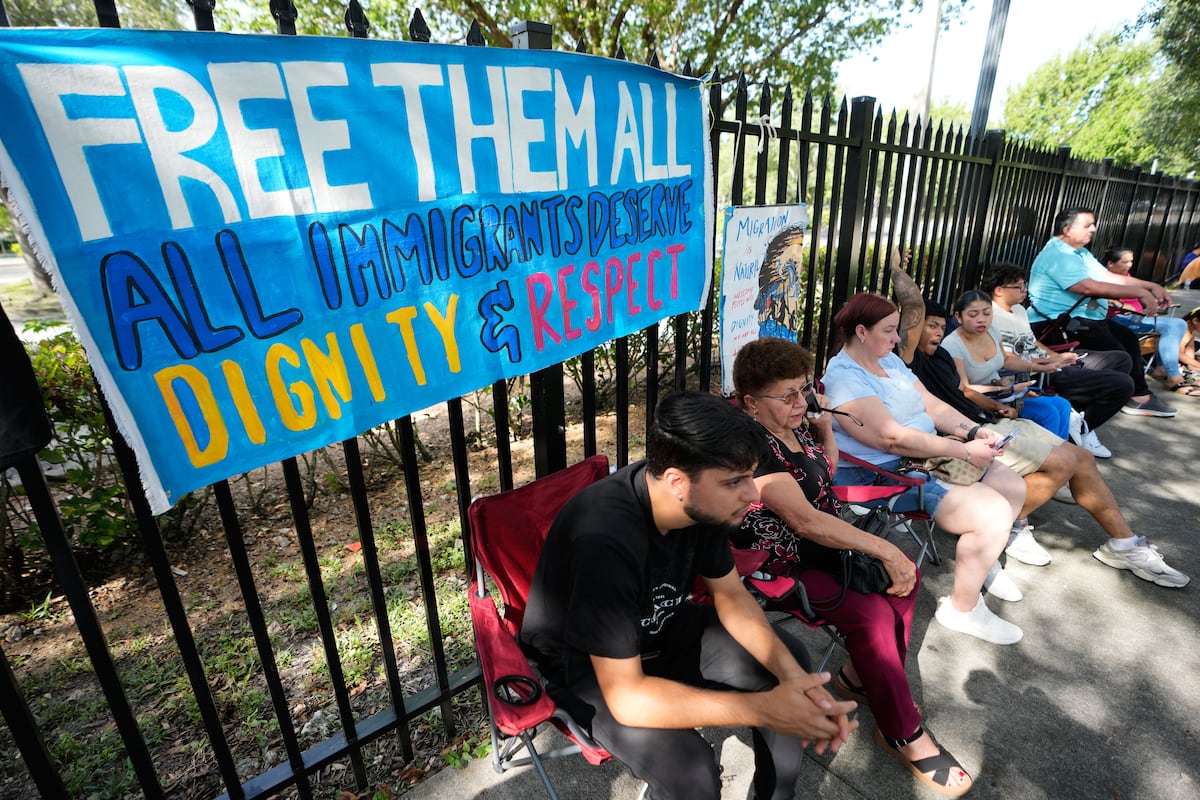 Denuncian condiciones inhumanas y hacinamiento en oficina de ICE en Miramar