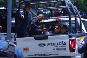Detienen a tres presuntos sicarios tras balacera y persecución en Periférico Sur