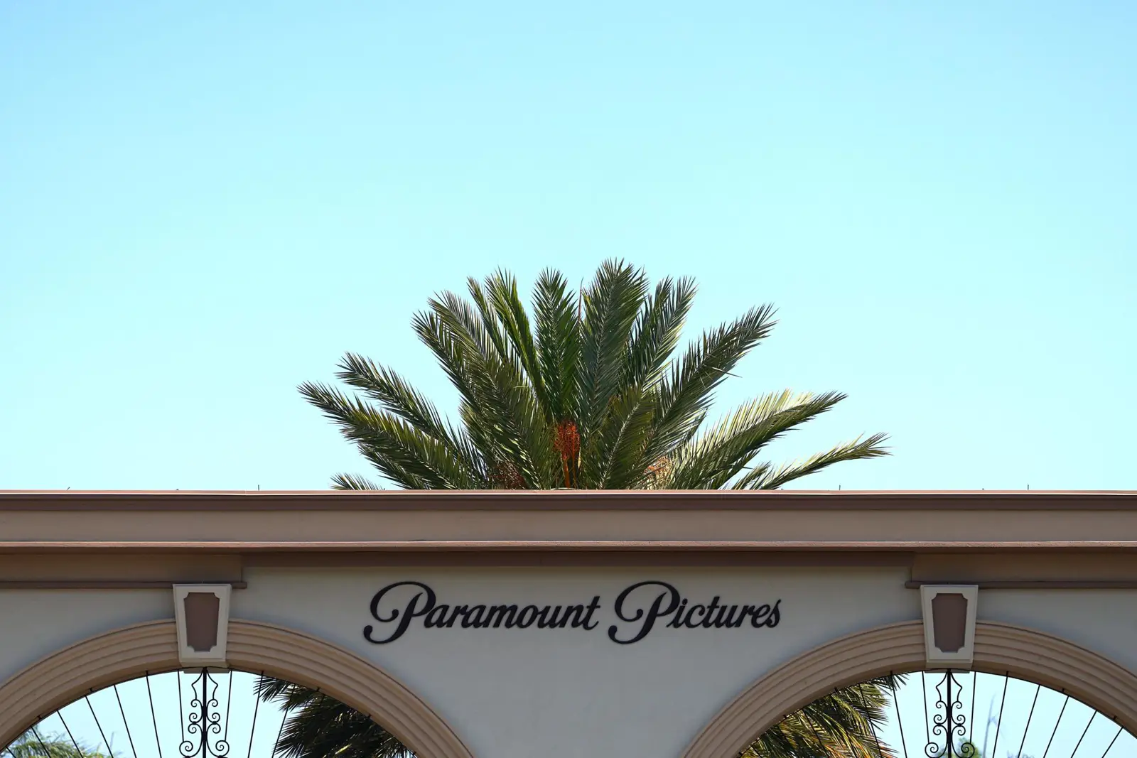 Paramount Skydance solicita audiencia probatoria para desbloquear fusión con Warner Bros. Discovery