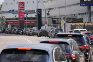 Rusia importa gasolina y raciona combustible tras ataques a refinerías