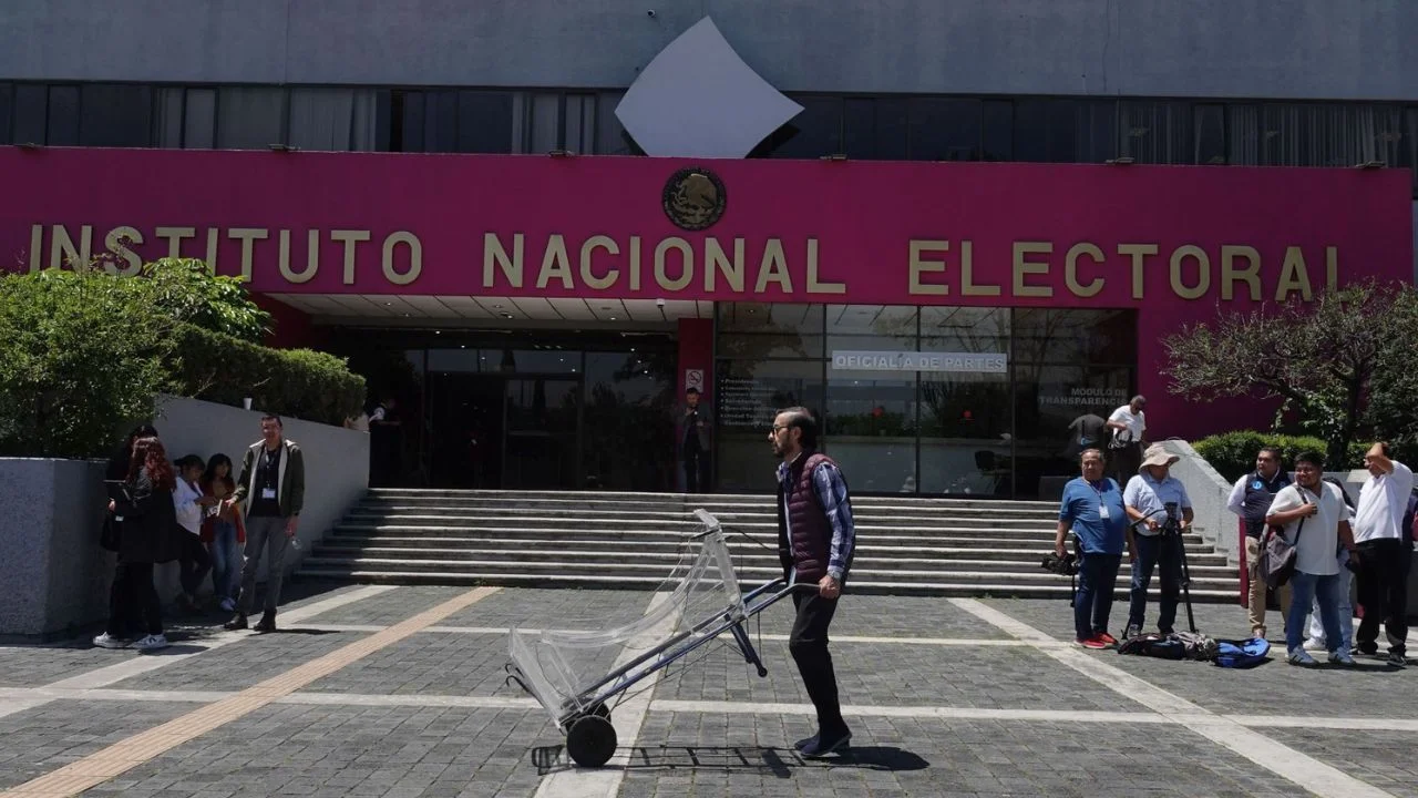 INE pone en vigor nuevo Código de Ética con enfoque en IA y protección de datos