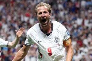 Inglaterra remonta 2-1 al Congo y enfrentará a México en octavos