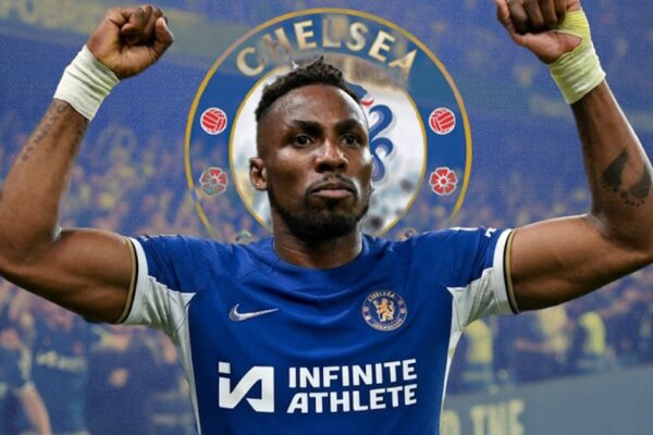 Medios árabes e ingleses discrepan sobre posible traspaso de Julián Quiñones al Chelsea