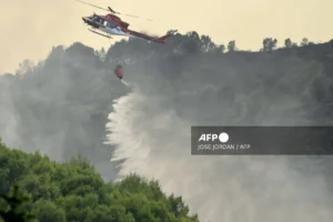 Incendio forestal en Francia obliga a evacuar a más de 220 mil personas