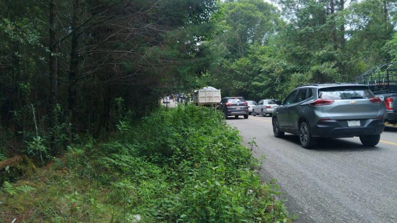 Hallan ocho cuerpos con signos de tortura en carretera de El Bosque, Chiapas