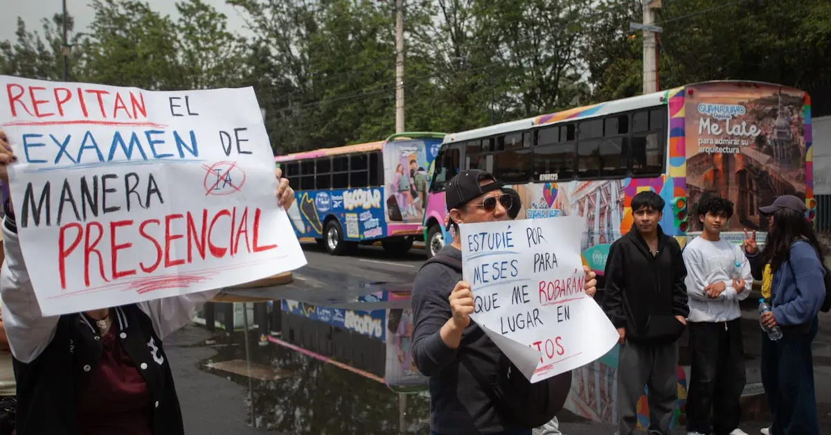 Aspirantes exigen repetir examen de admisión a la UNAM tras denuncias de fraude