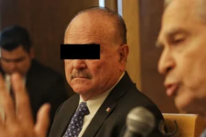 Bloquean cuentas de Ernesto Ruffo por operaciones inusuales; su hija pide protección en embajada de EU