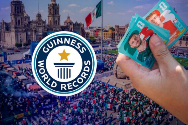 Panini México busca romper récord Guinness de intercambio de estampas en el Zócalo