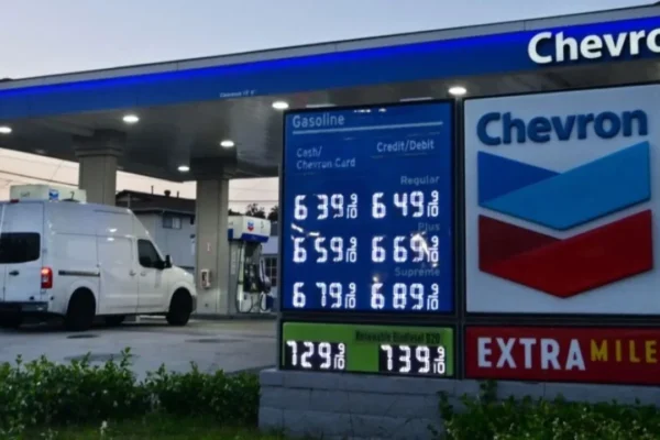 Precio del petróleo cae más de 5% por expectativa de tregua entre EU e Irán