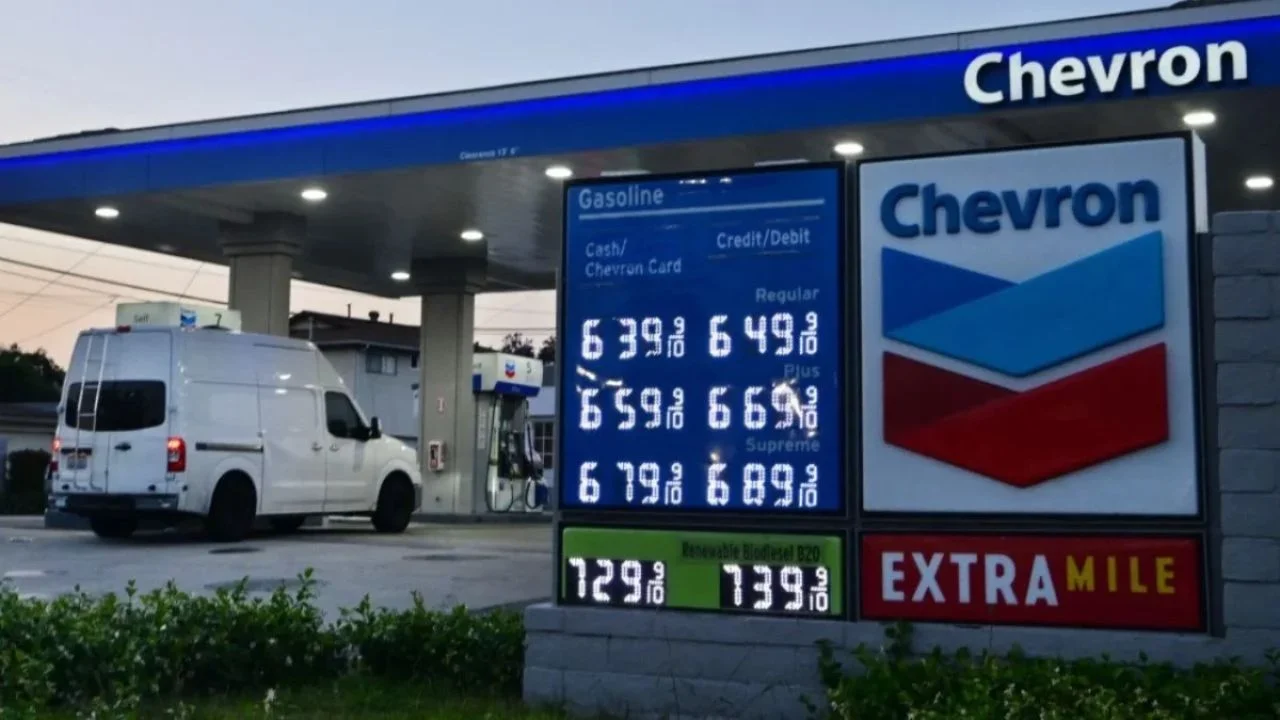 Precio del petróleo cae más de 5% por expectativa de tregua entre EU e Irán