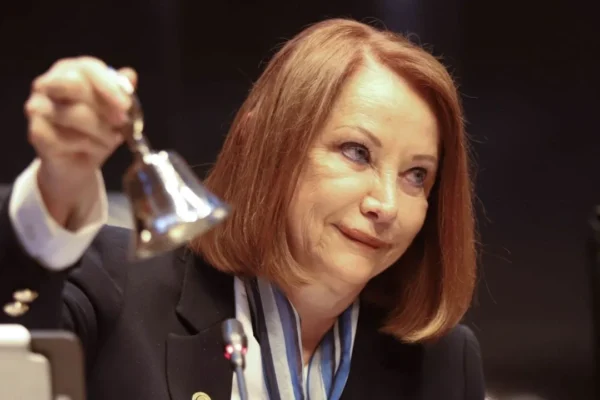 Comisión Permanente recibe iniciativa de ley contra el feminicidio enviada por Sheinbaum
