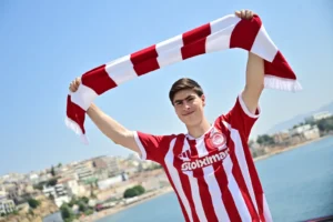 Olympiacos oficializa la contratación de Armando ‘Hormiga’ González
