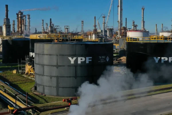 YPF vende Metrogas a Edenor en operación que concentra el mercado energético argentino