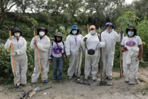 Madres buscadoras hallan tres cuerpos en canales de aguas negras en el Estado de México mientras buscaban a una niña de 11 años
