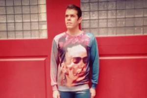 Hospitalizan a Perez Hilton tras autolesionarse en vivo por TikTok en Miami