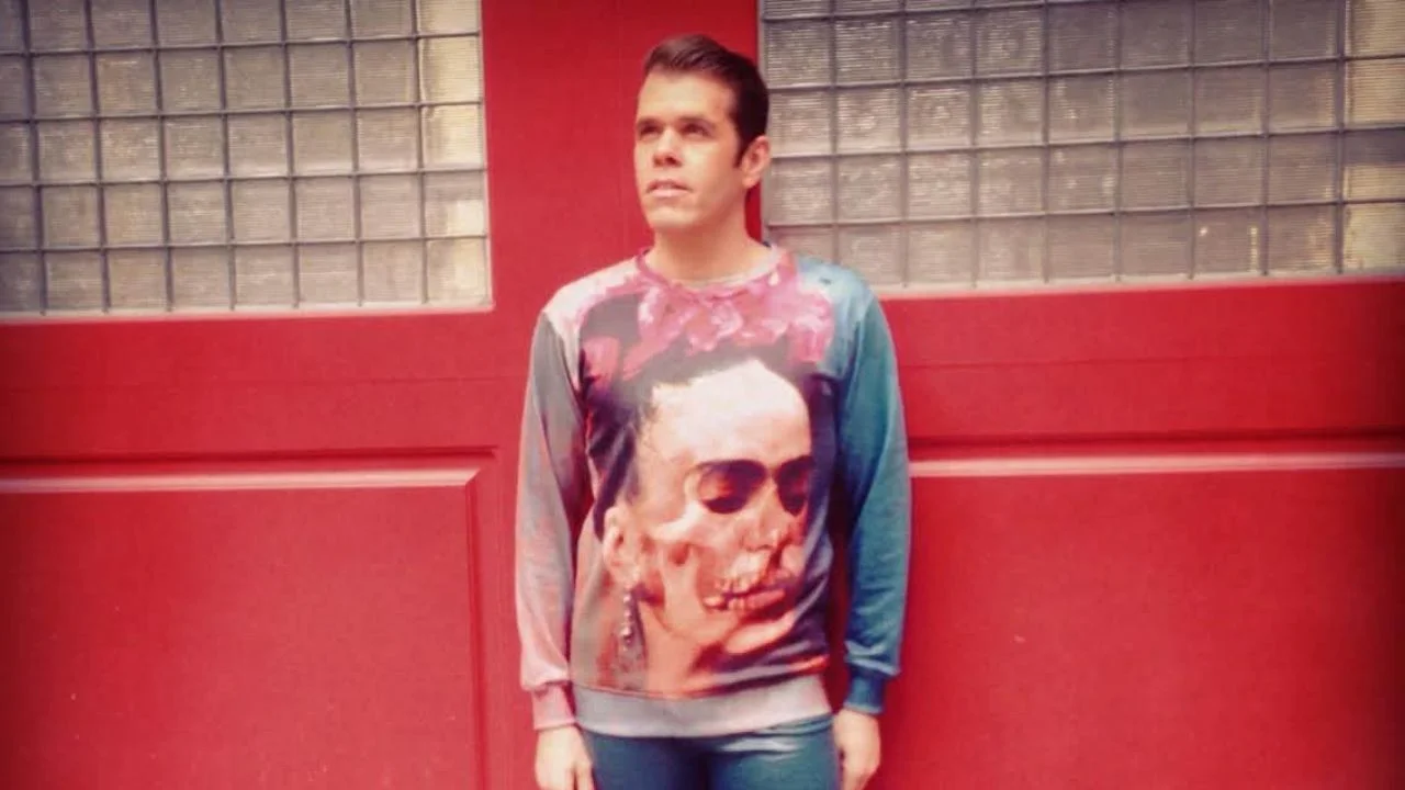 Hospitalizan a Perez Hilton tras autolesionarse en vivo por TikTok en Miami