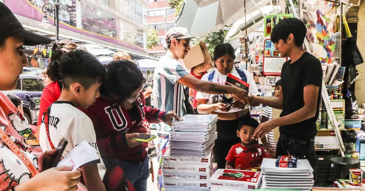 Gasto escolar supera los 9 mil 600 pesos y 36% recurre a crédito informal
