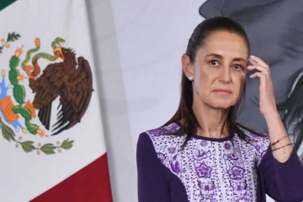 Sheinbaum reporta gripa fuerte, tos y fiebre; delega Mañanera a Rosa Icela Rodríguez