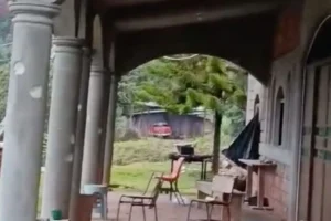 Balacera de ocho horas en Ajuchitlán deja dos lesionados y casas impactadas