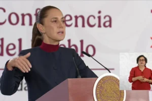 Sheinbaum atribuye caída del dólar a 16.98 pesos al inicio de obras públicas