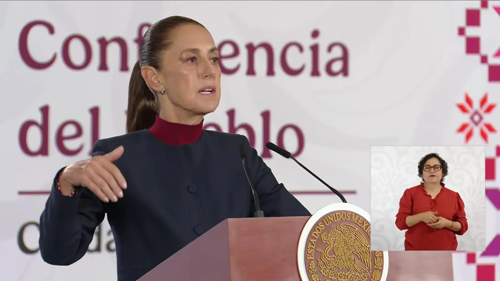 Sheinbaum atribuye caída del dólar a 16.98 pesos al inicio de obras públicas