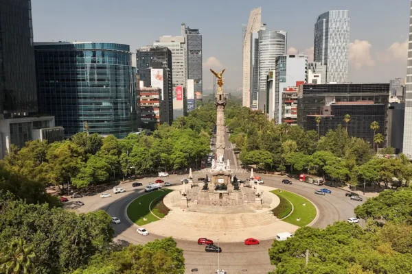 Detienen a persona por intentar cobrar cheque falso de 420,000 pesos en CDMX