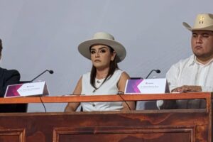 Grecia Quiroz abre la puerta a relación con partidos políticos en su segundo Informe