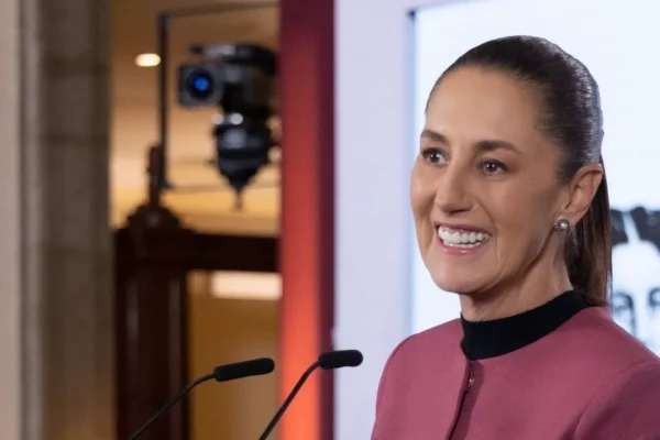 Sheinbaum impulsa debate sobre redes sociales y anuncia hospitales en Oaxaca