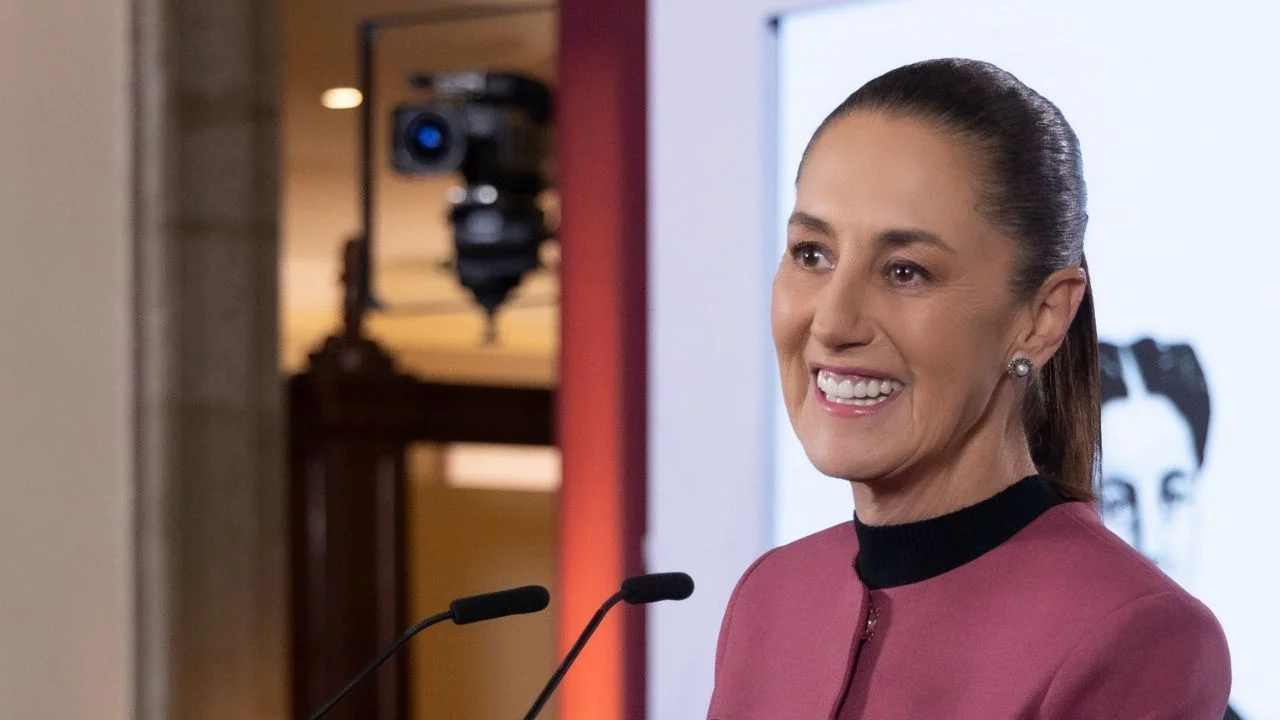 Sheinbaum impulsa debate sobre redes sociales y anuncia hospitales en Oaxaca