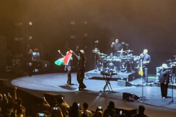 Massive Attack denuncia prohibición de entrada a Singapur por mostrar bandera palestina