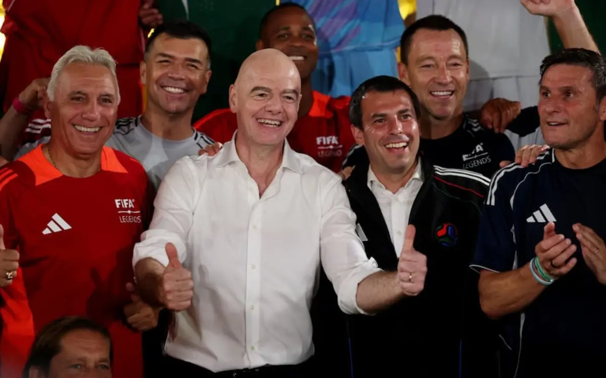 Leyendas del fútbol mundial exigen cambio en la gobernanza de la FIFA