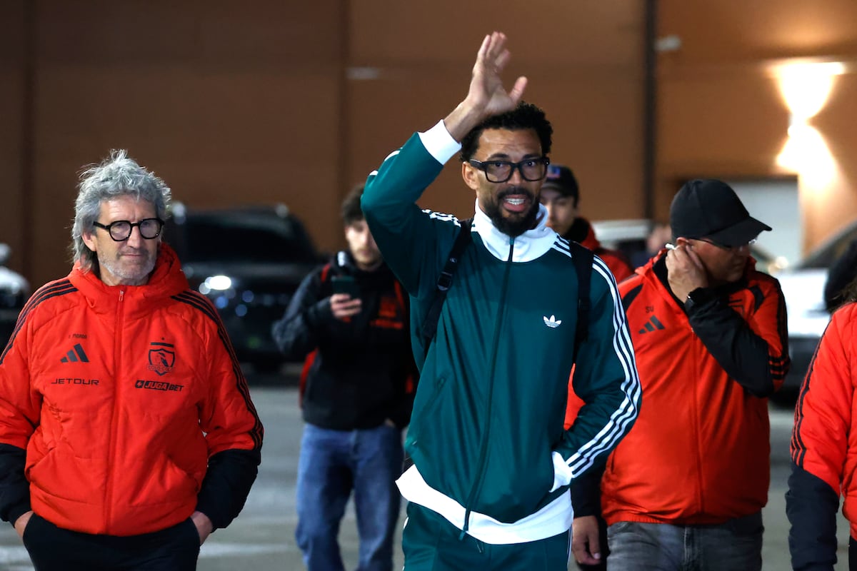Vozinha llega a Chile entre la ovación de hinchas para cerrar su fichaje por Colo Colo
