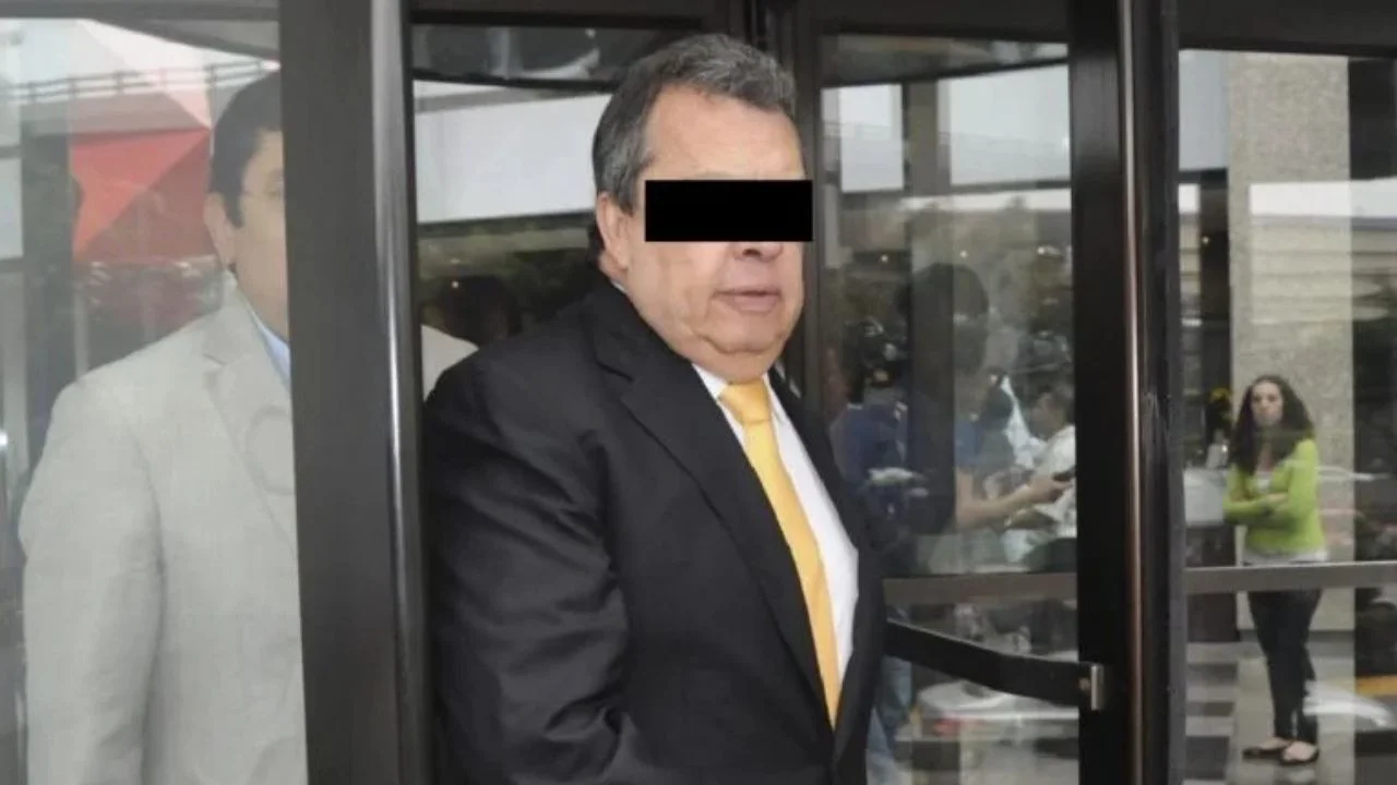 Defensa de Ángel Aguirre presenta 31 pruebas para desvirtuar entrega de videos en caso Ayotzinapa
