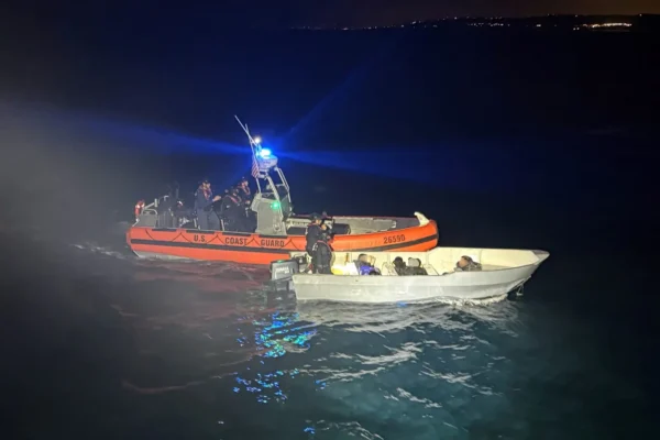 Guardia Costera de EU intercepta a nueve presuntos migrantes frente a San Diego